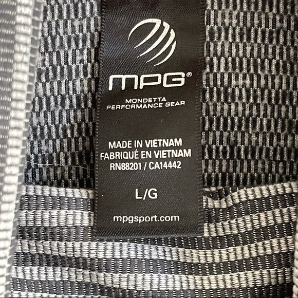 MPG Mondetta Performance Gear Women’s Large Jacket with Thumb-holes. - Picture 5 of 8